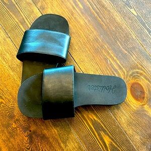 Hollister Slides